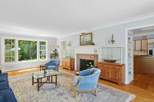 Centerport, NY 11721,19 Beach Plum DR