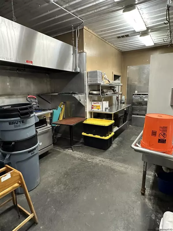 Saugerties, NY 12477,963 Kings HWY