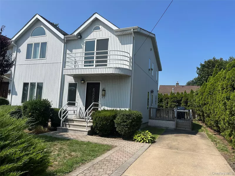 27 Kaywood RD #B, Port Washington, NY 11050