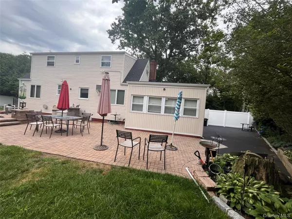 West Babylon, NY 11704,532 Lafayette RD