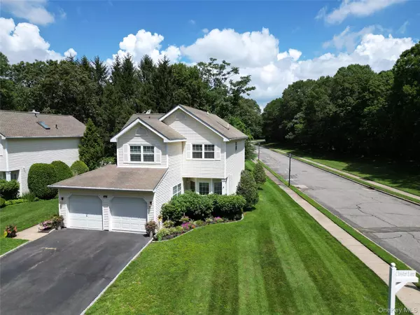 Middle Island, NY 11953,1 Cloister LN