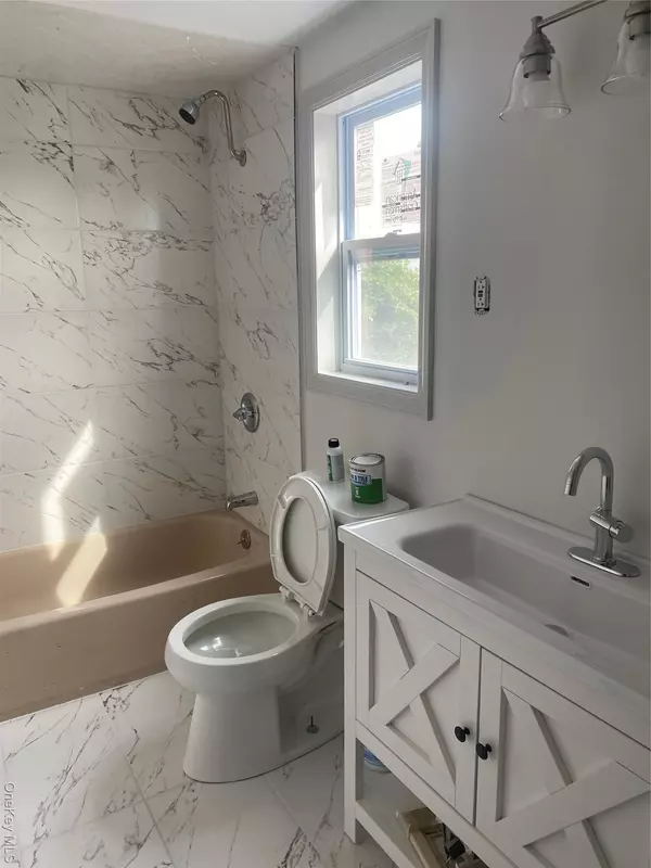 Shirley, NY 11967,87 Saint George DR