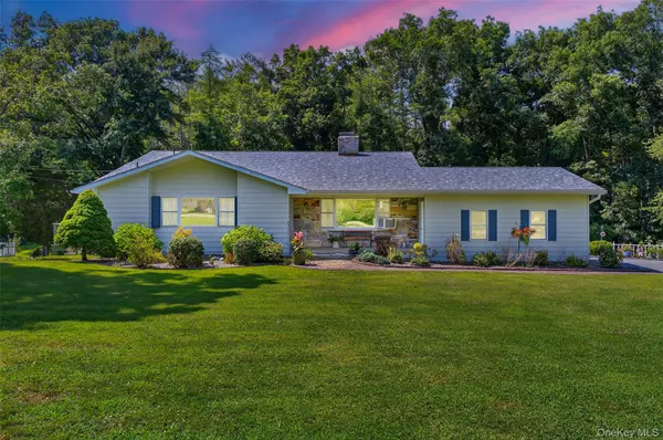 11 Taconic DR, Hopewell Junction, NY 12533