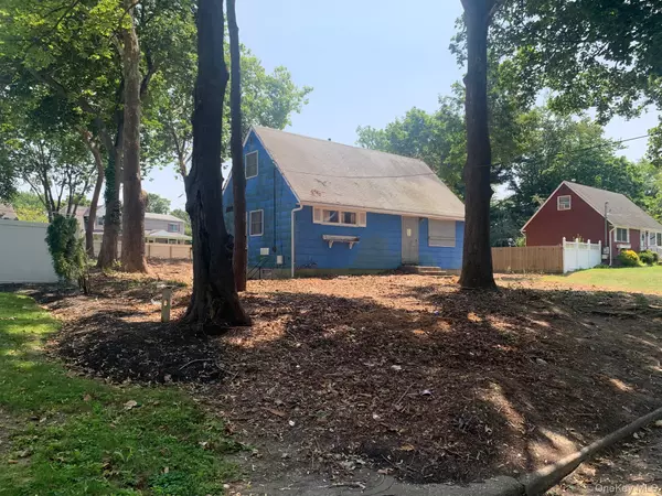 20 Lehigh AVE,  Centereach,  NY 11720