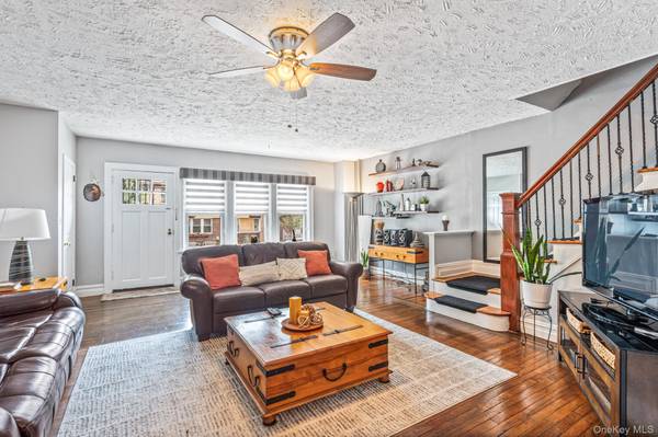 Bronx, NY 10469,2543 Mickle AVE