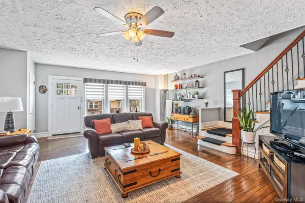 Bronx, NY 10469,2543 Mickle AVE