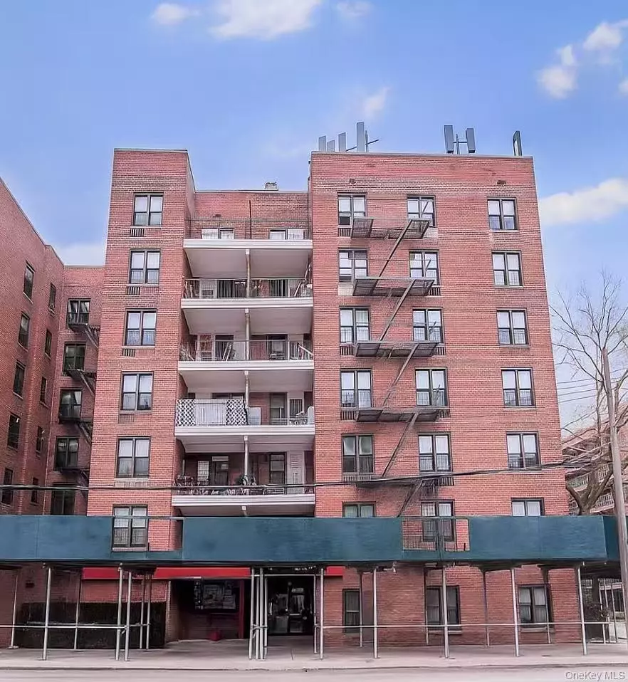 Flushing, NY 11354,38-25 Parsons BLVD #4I