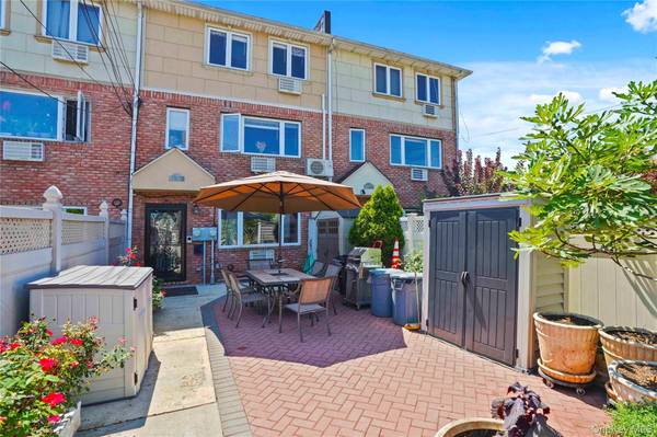 Middle Village, NY 11379,6536 Metropolitan AVE