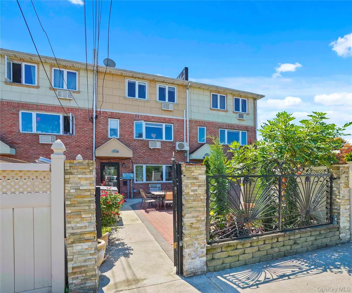 Middle Village, NY 11379,6536 Metropolitan AVE