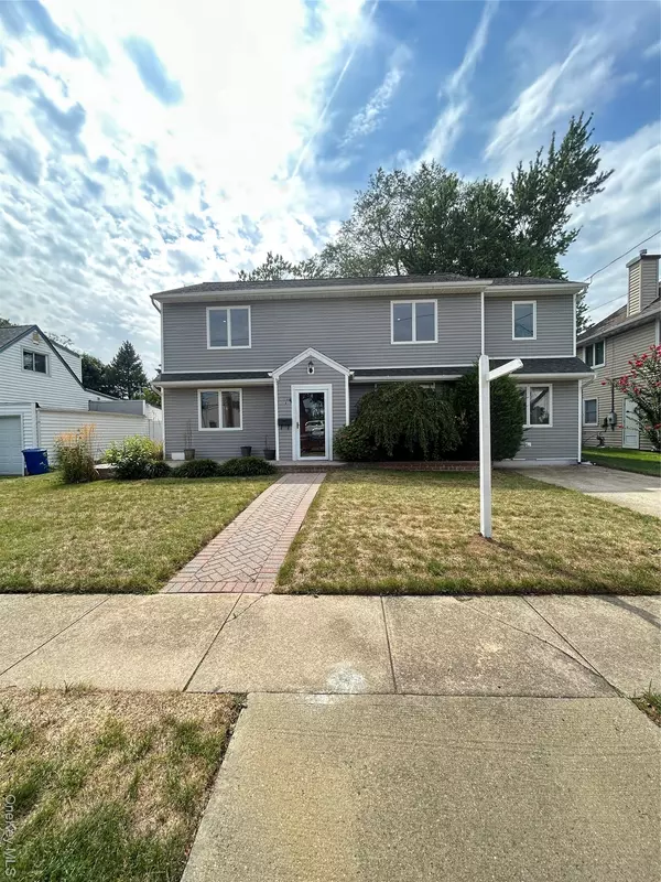 3068 Xavier PL, Oceanside, NY 11572