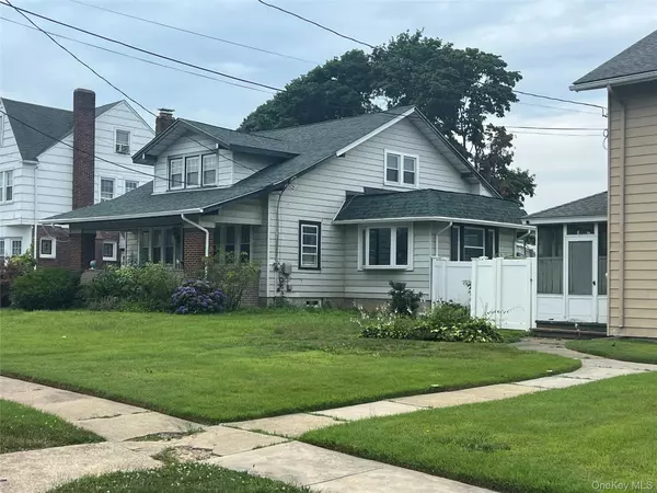 Freeport, NY 11520,221 E Dean ST