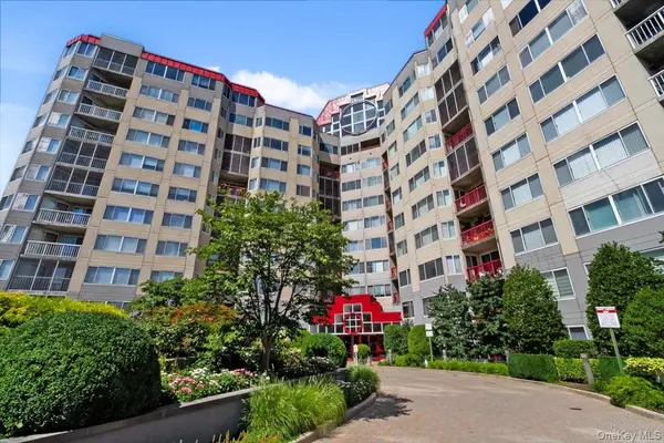 10 Stewart PL #8 CE, White Plains, NY 10603