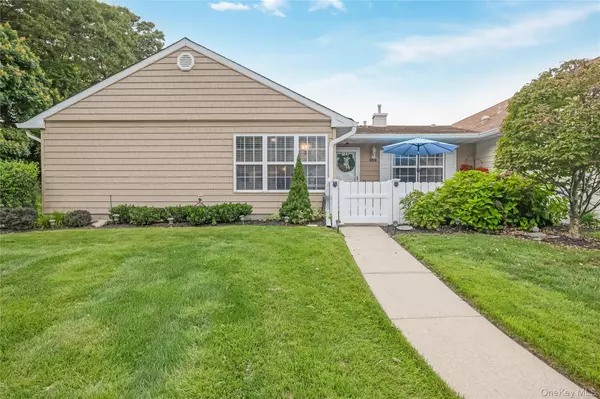 122 Theodore DR, Coram, NY 11727