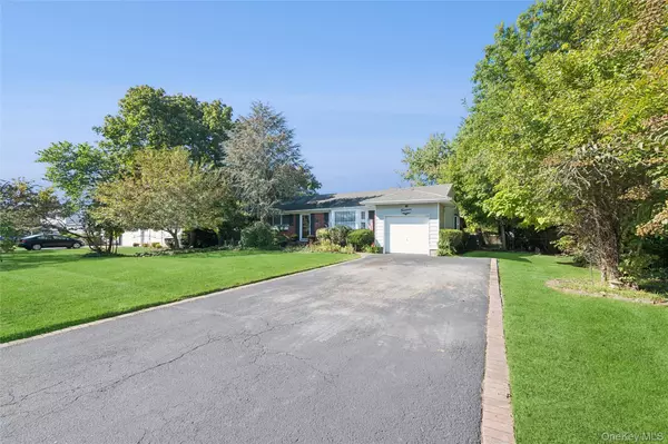 Commack, NY 11725,14 Radburn DR