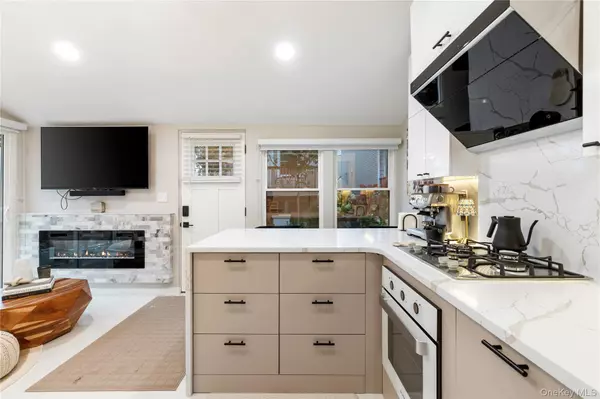 Bay Park, NY 11518,15 Kirgan CT