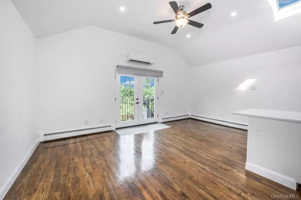 Bronx, NY 10465,268 Emerson AVE #2