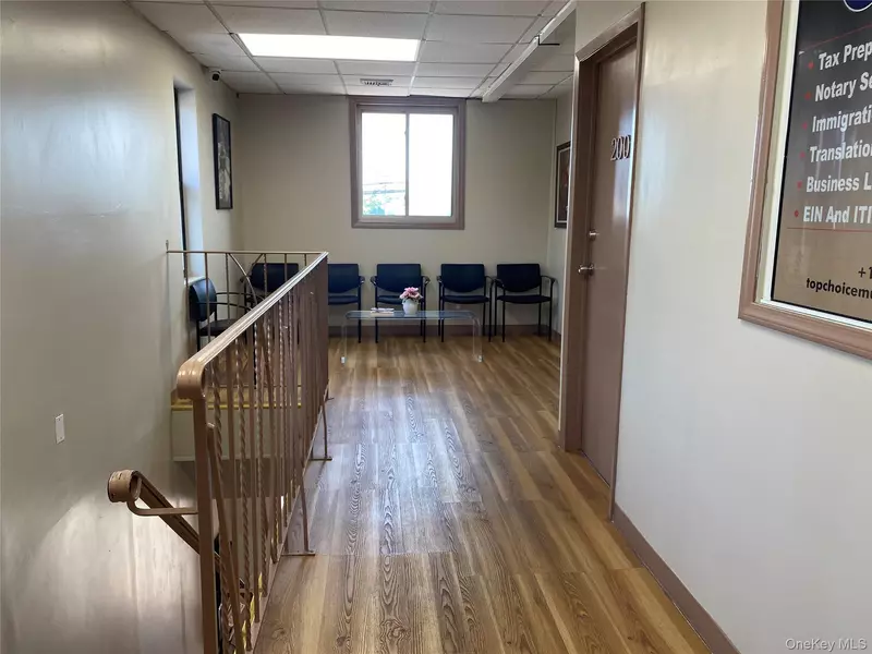 1285 Montauk HWY #206, Copiague, NY 11726