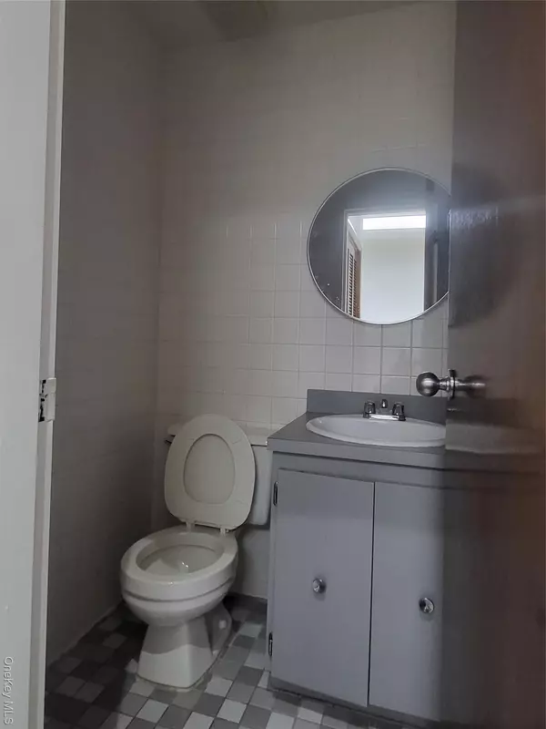 Bayside, NY 11361,39-11-13 Bell Blvd BLVD #2Fl