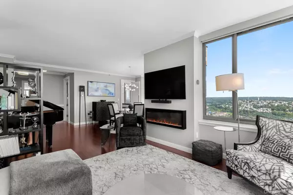 White Plains, NY 10601,10 City PL #30H