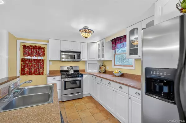 Saugerties, NY 12477,333 Canoe Hill RD