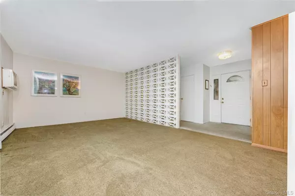 East Northport, NY 11731,10 Ardendale RD