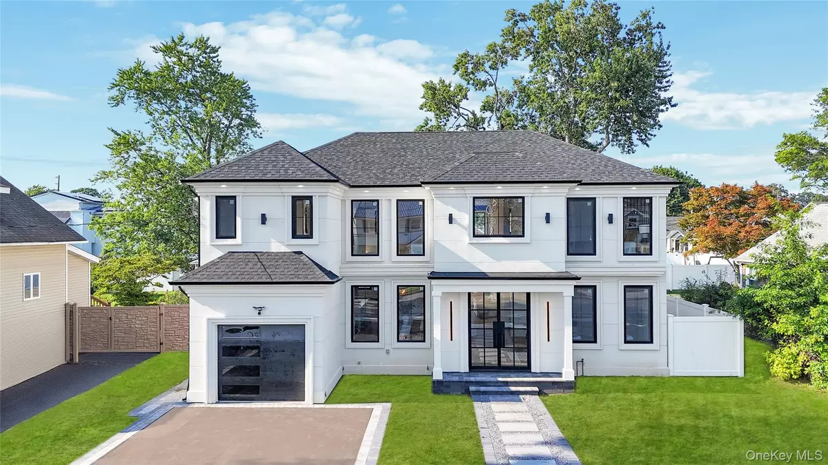 East Meadow, NY 11554,2497 Tonquin ST