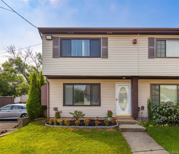 40 Raily Ct, Staten Island, NY 10312