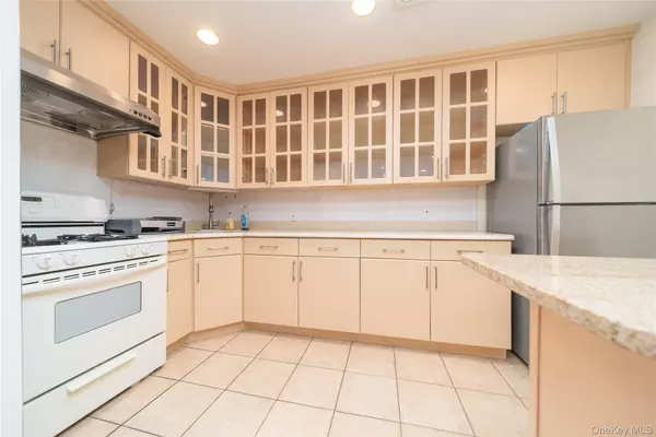 Forest Hills, NY 11375,88-03 70th DR