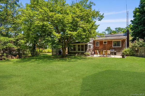 10 Strawberry LN, Shelter Island, NY 11964