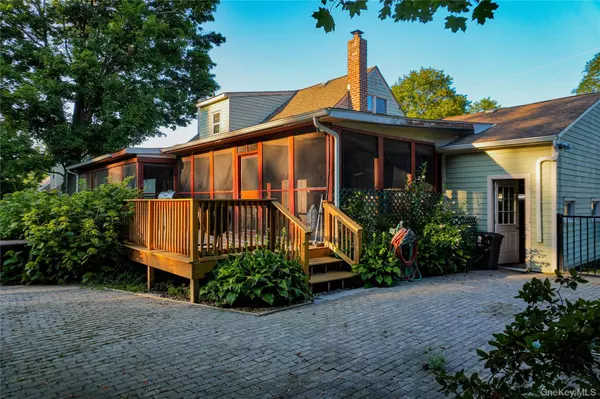 Red Hook, NY 12571,8 Willow DR