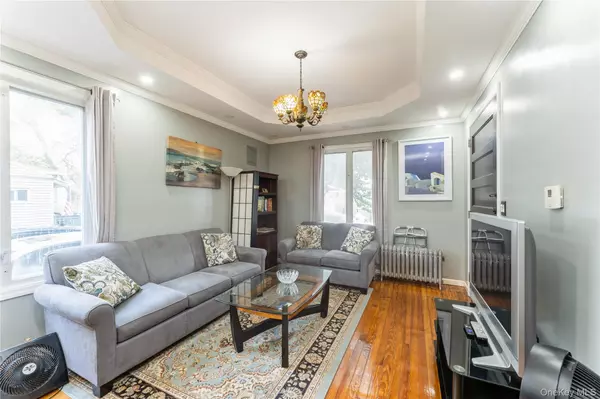 Richmond Hill, NY 11418,102-15 85th DR