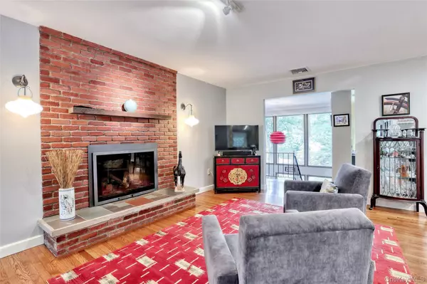 Suffern, NY 10901,4 Steinway CT