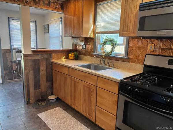 Holbrook, NY 11741,1529 Carl AVE