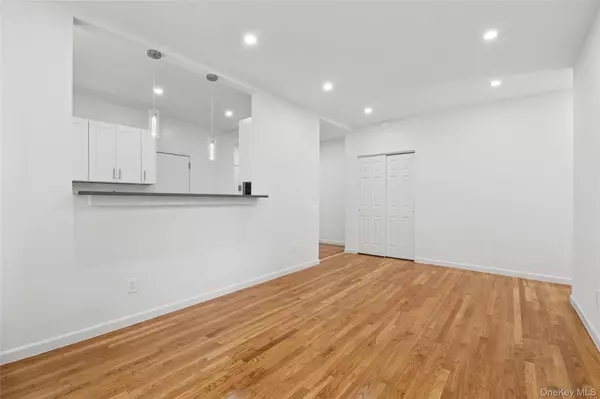 Jackson Heights, NY 11372,34-58 90th ST #K3