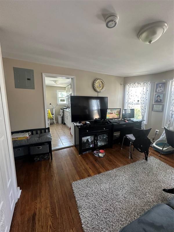 Freeport, NY 11520,92 Leonard AVE