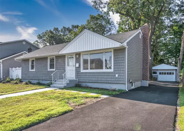 3970 Worthmor DR, Seaford, NY 11783