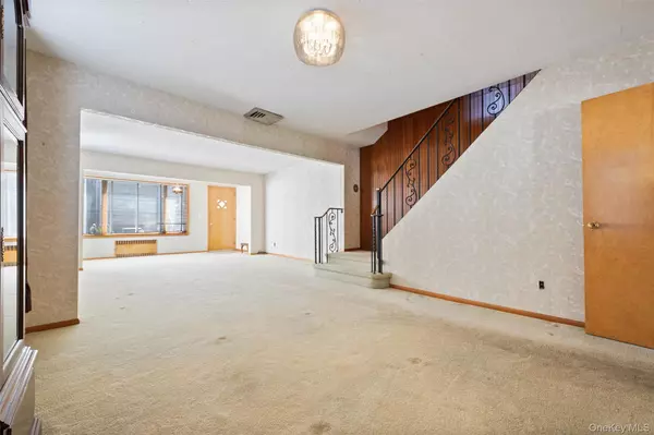 Glendale, NY 11385,7214 72 PL