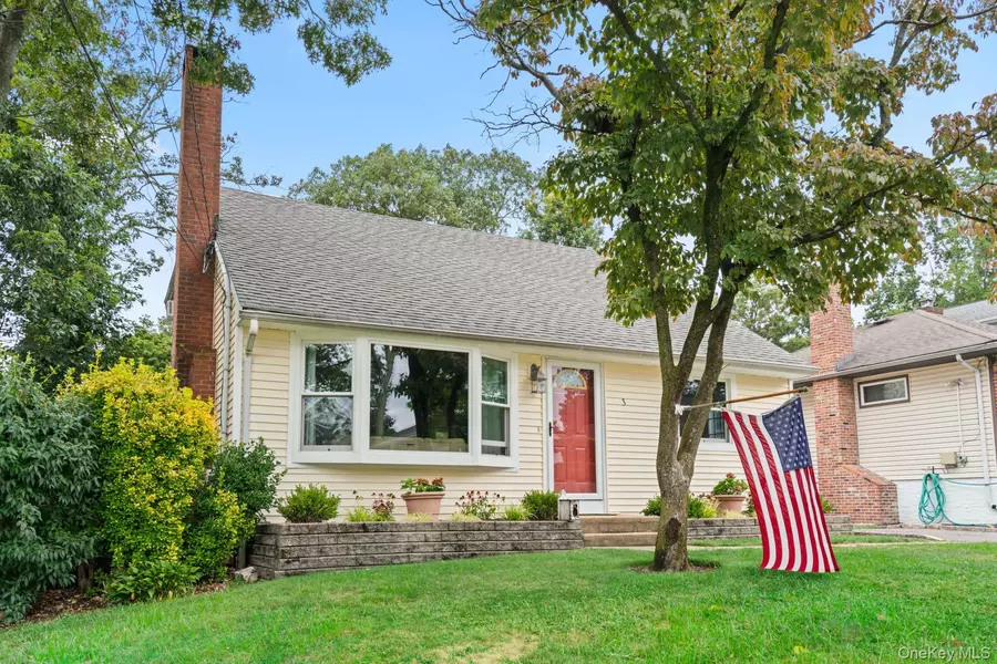 3 Knollwood AVE, Bayville, NY 11709