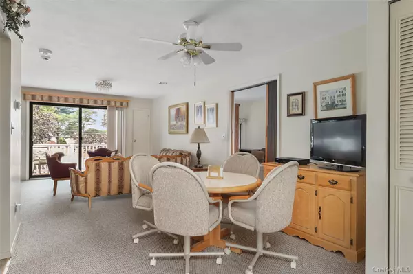 Copiague, NY 11726,14 Cambridge DR