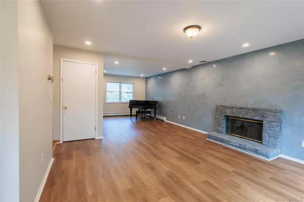 Saint James, NY 11780,14 Hill RD