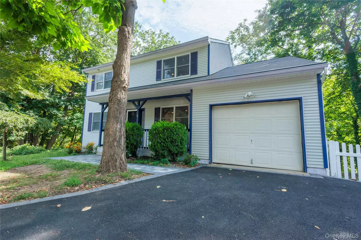 Saint James, NY 11780,14 Hill RD