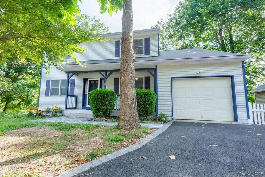 14 Hill RD, Saint James, NY 11780