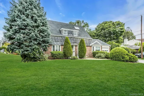 Roslyn Heights, NY 11577,238 Parkside DR
