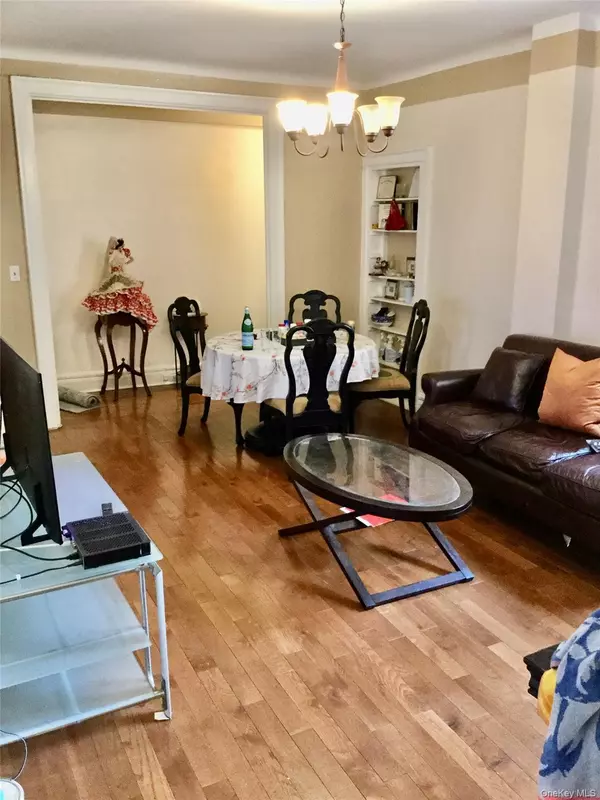 35-20 82 ST #31J, Jackson Heights, NY 11372
