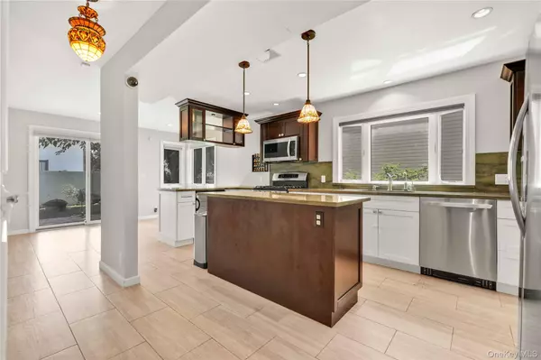 Little Neck, NY 11363,23338 38th DR