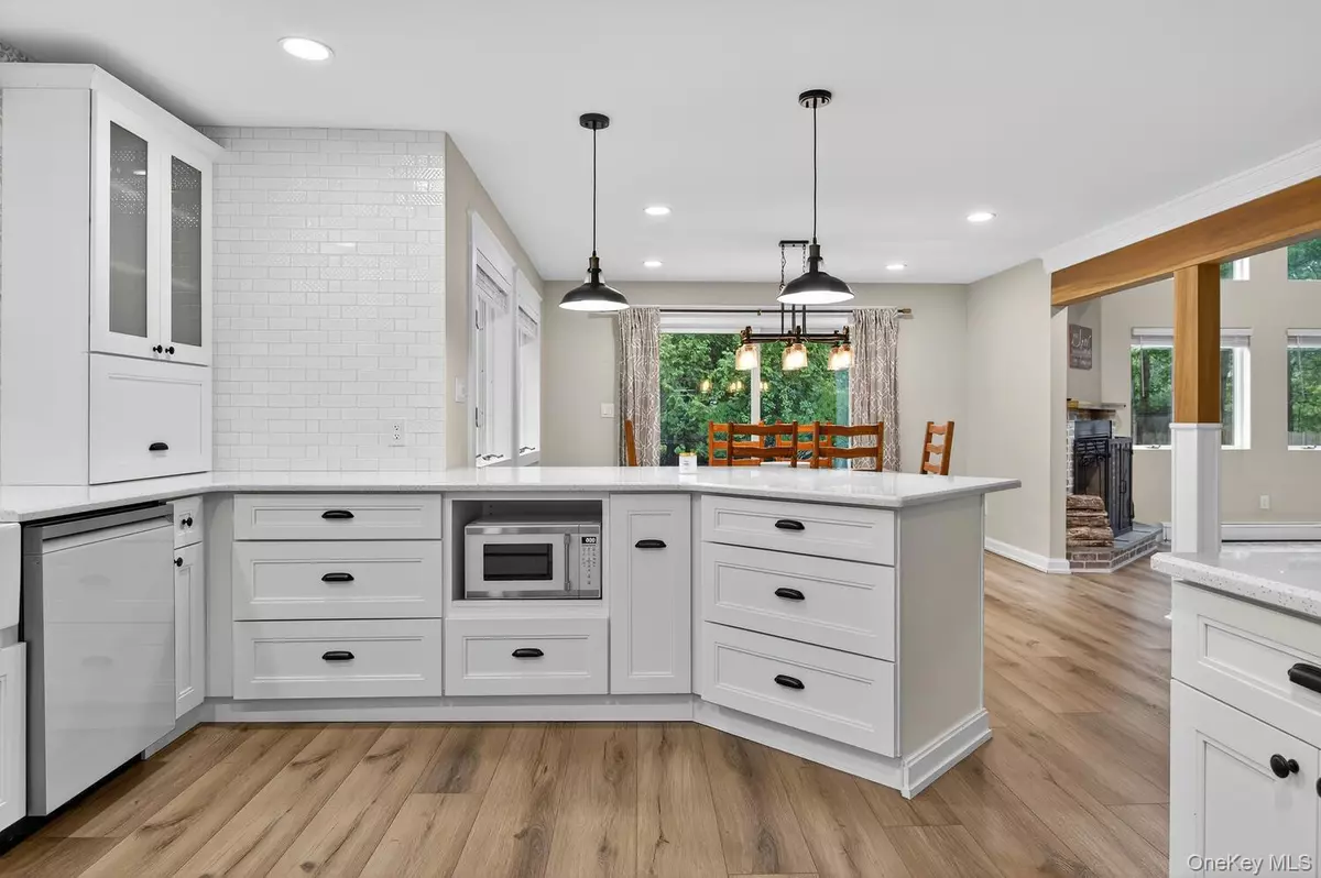 Ridge, NY 11961,123 Elizabeth WAY