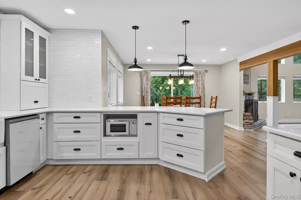 123 Elizabeth WAY,  Ridge,  NY 11961