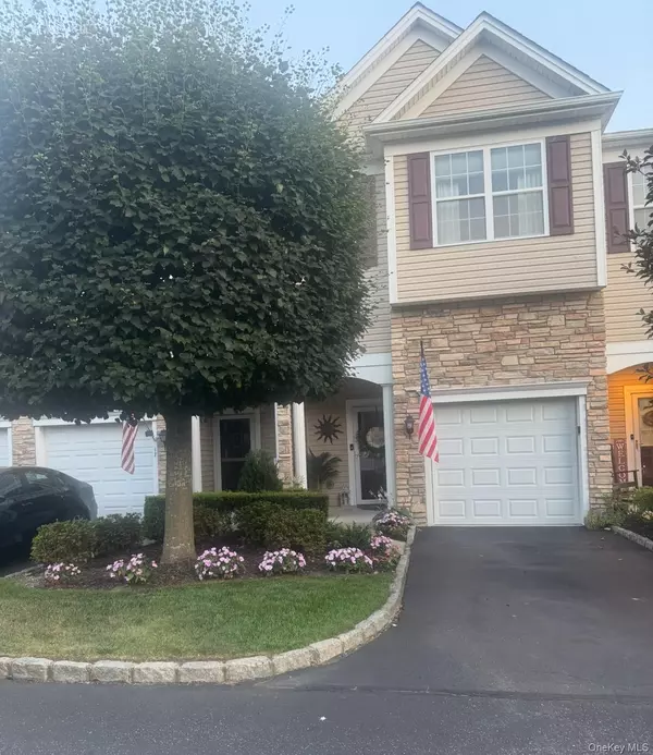 Bay Shore, NY 11706,19 Virginia Pine LN