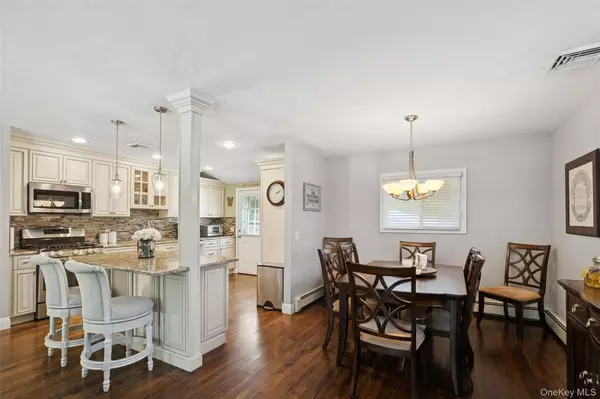 Holbrook, NY 11741,22 Hollo Dr