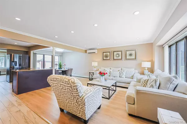 East Meadow, NY 11554,109 Aaron DR